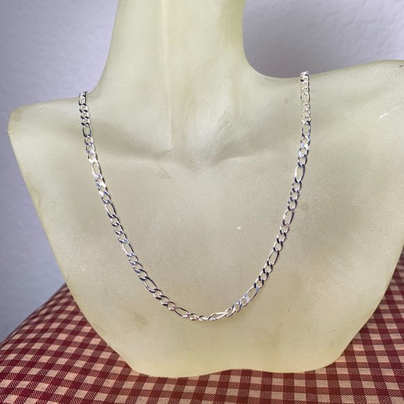 NEW 6.2 grams 16" Italian Figaro Chain Necklace in Sterling Silver - Picture 2 of 4